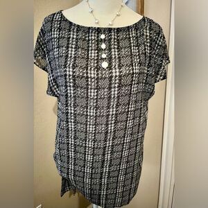 Michael Kors Black & White Print Short Sleeve Blouse- MSRP $50. Size S